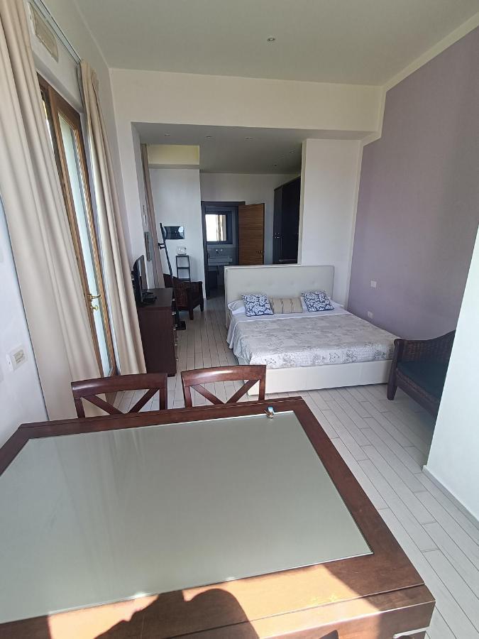 Aparthotel Cala Dei Mori Livorno Zewnętrze zdjęcie
